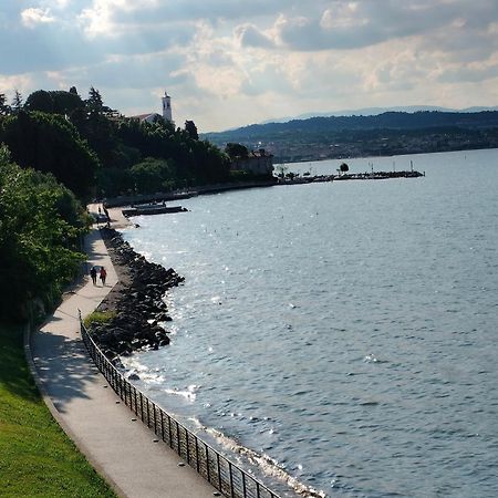 Cinzia'S Holiday Home Дезенцано-дель-Гарда Экстерьер фото